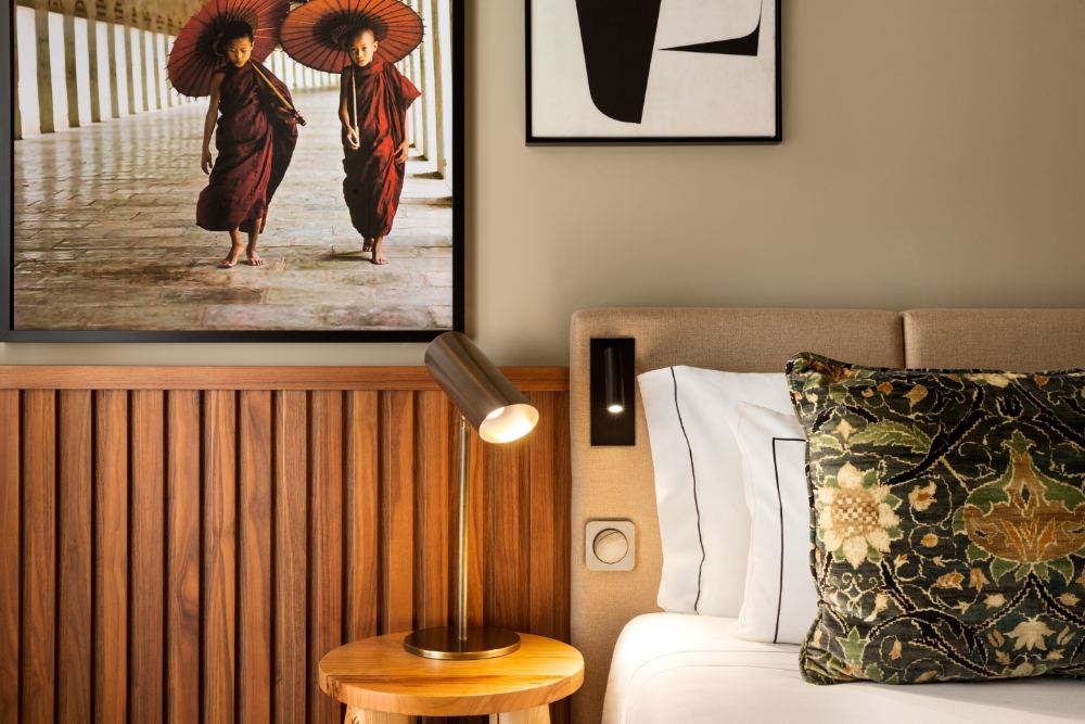 Quarto com candeeiro de leitura